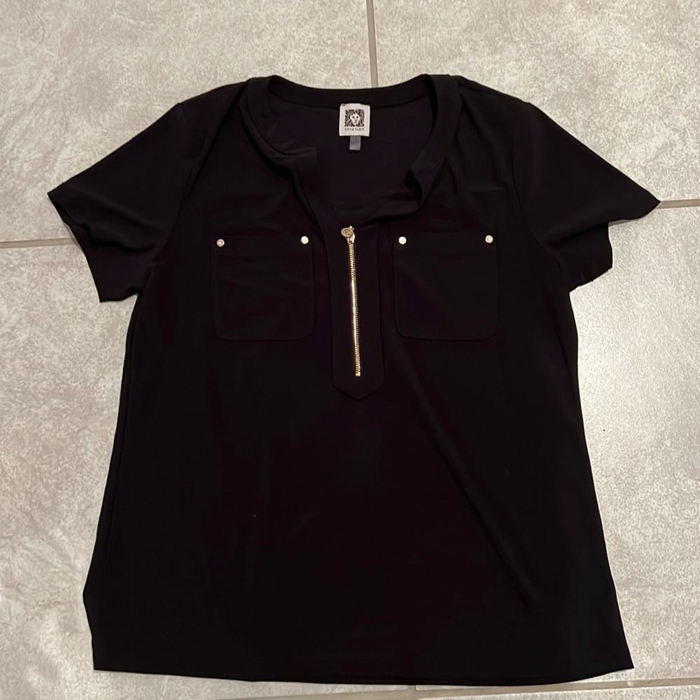 Black and gold dress tee